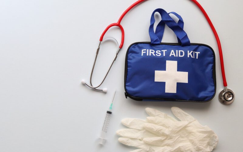 Co powinna zawierać apteczka pierwszej pomocy?