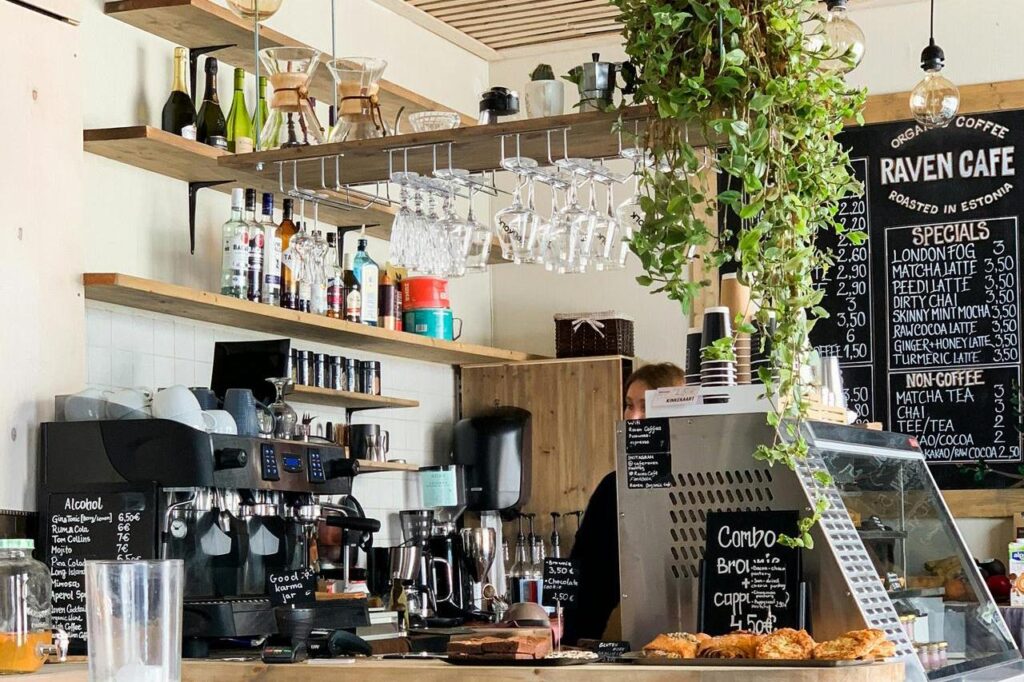 Wyposażenie do kawiarni – jak stworzyć funkcjonalne i klimatyczne miejsce, które pokochają klienci?