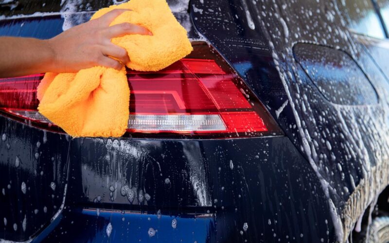 Szampony samochodowe – które wybrać, aby skutecznie i bezpiecznie zadbać o lakier?